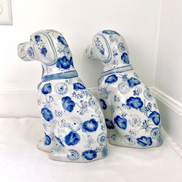RARE HAND PAINTED BLUE AND WHITE CHINOISERIE DOGS - PAIR H: 12" - Picture 5 of 9